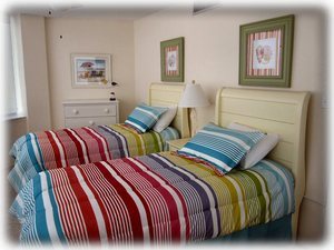 Guest Room, 2 twins OR a King by request