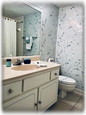 BATH W/TUB & SHOWER